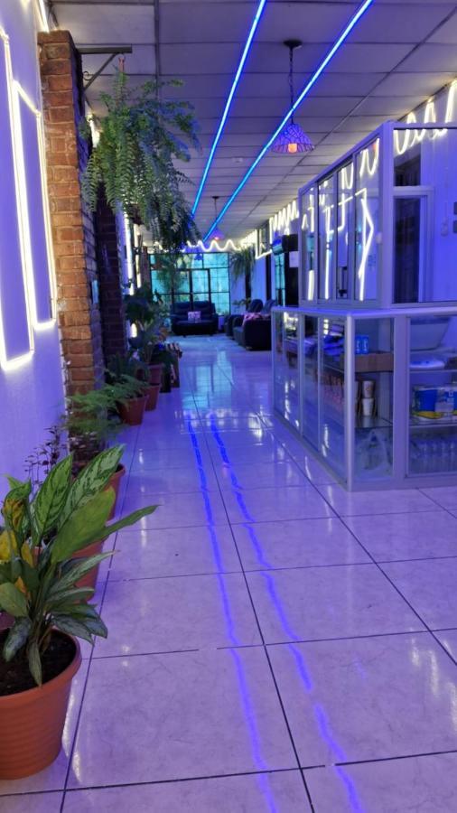 Hotel Kamelot Parque Central Quetzaltenango Exterior photo