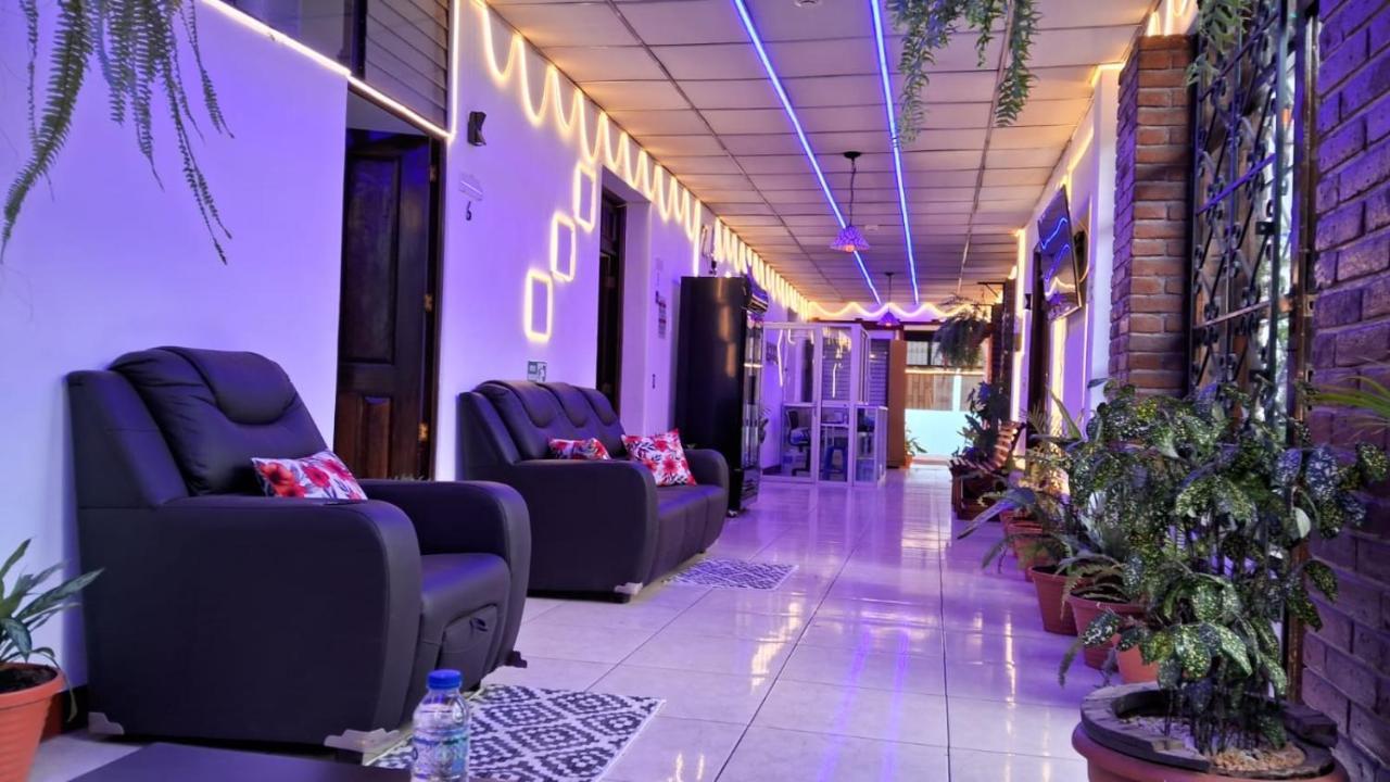 Hotel Kamelot Parque Central Quetzaltenango Exterior photo