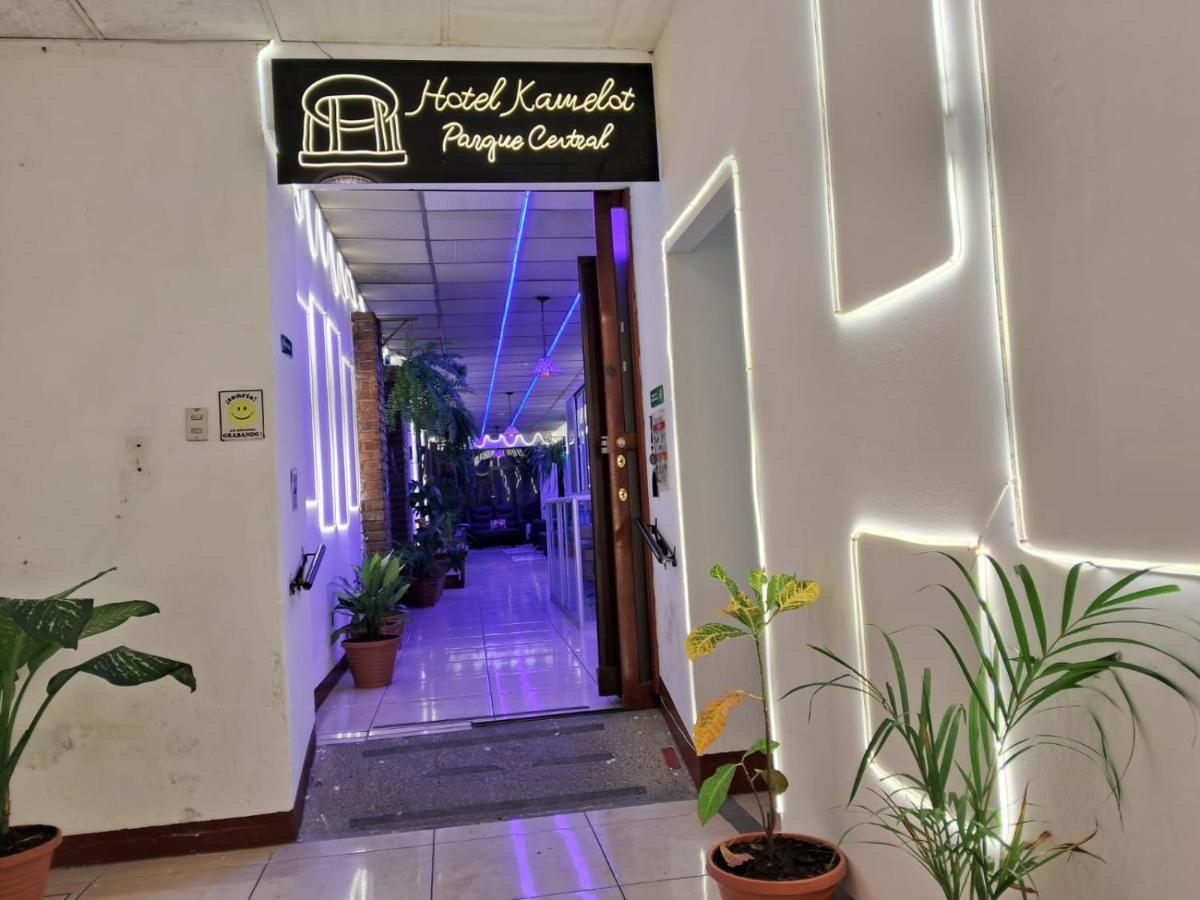 Hotel Kamelot Parque Central Quetzaltenango Exterior photo