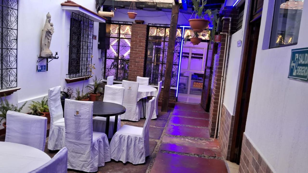 Hotel Kamelot Parque Central Quetzaltenango Exterior photo