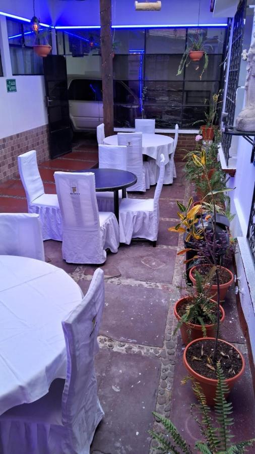 Hotel Kamelot Parque Central Quetzaltenango Exterior photo