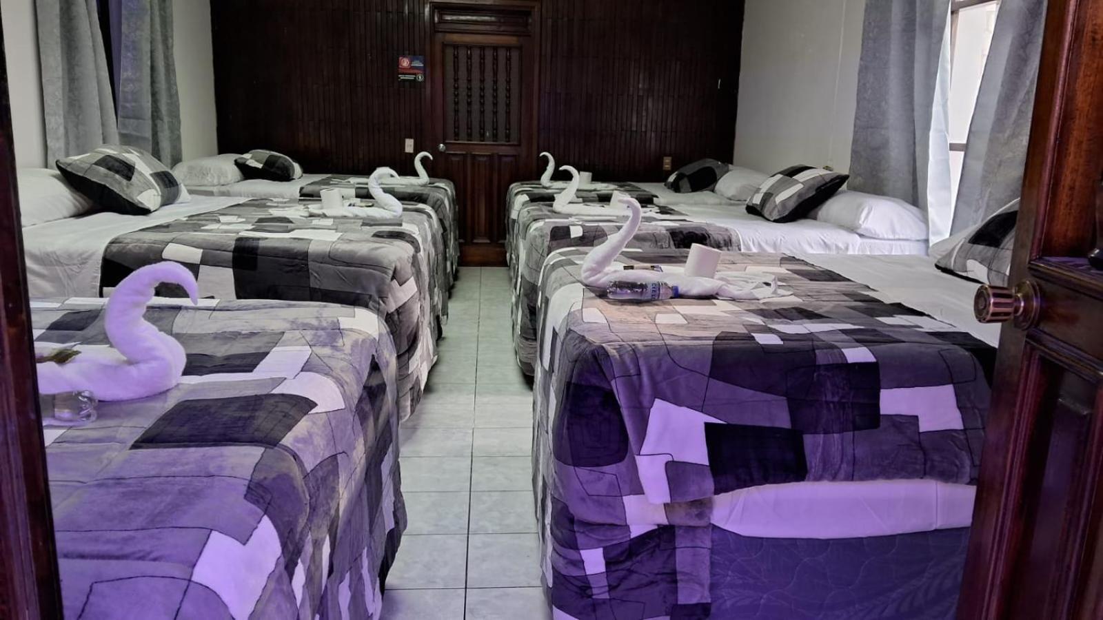 Hotel Kamelot Parque Central Quetzaltenango Exterior photo