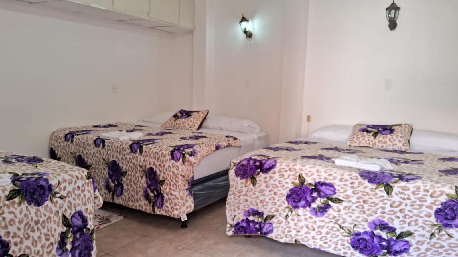 Hotel Kamelot Parque Central Quetzaltenango Exterior photo